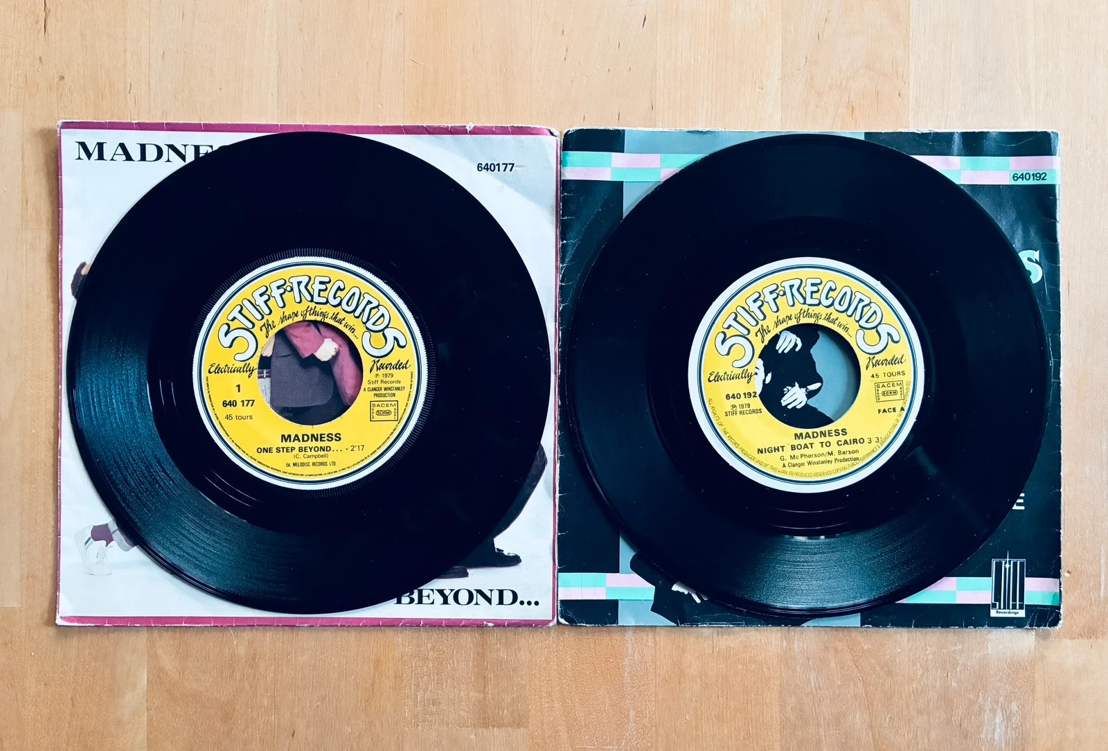 Lot 2 vinylplaten 45T Madness: One step beyond en Night boat to Cairo. – photo 2